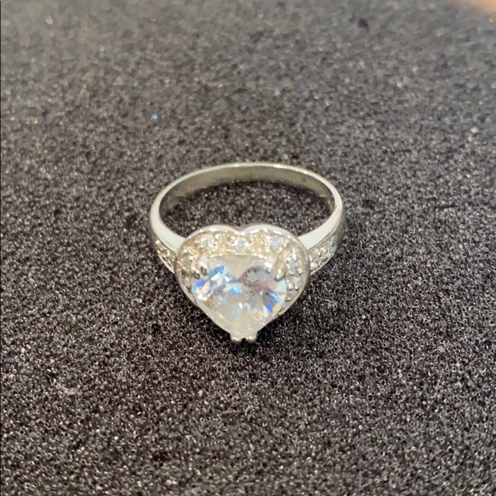 Journee Sterling Silver Cubic Zicronia Heart Sz 9